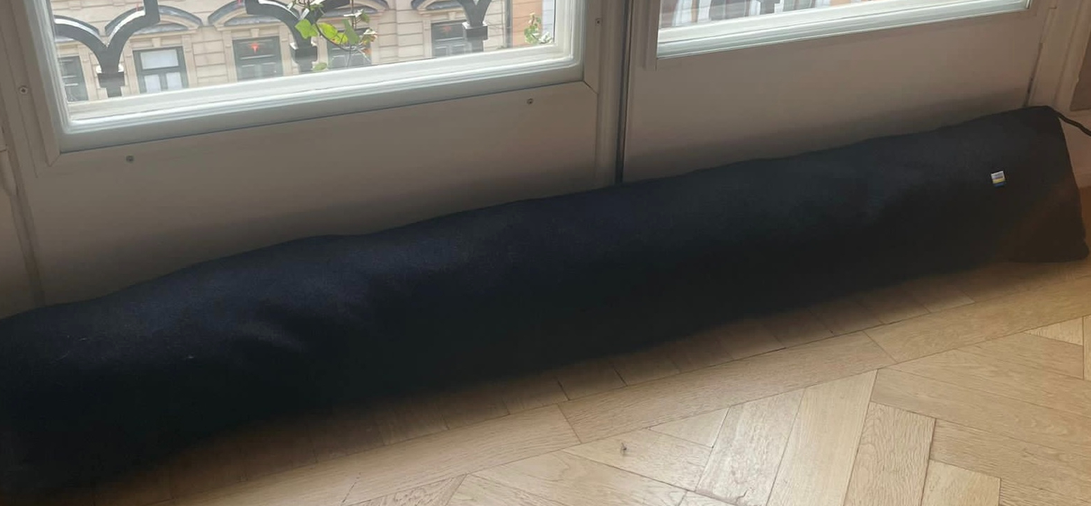 Svart_dörrkudde